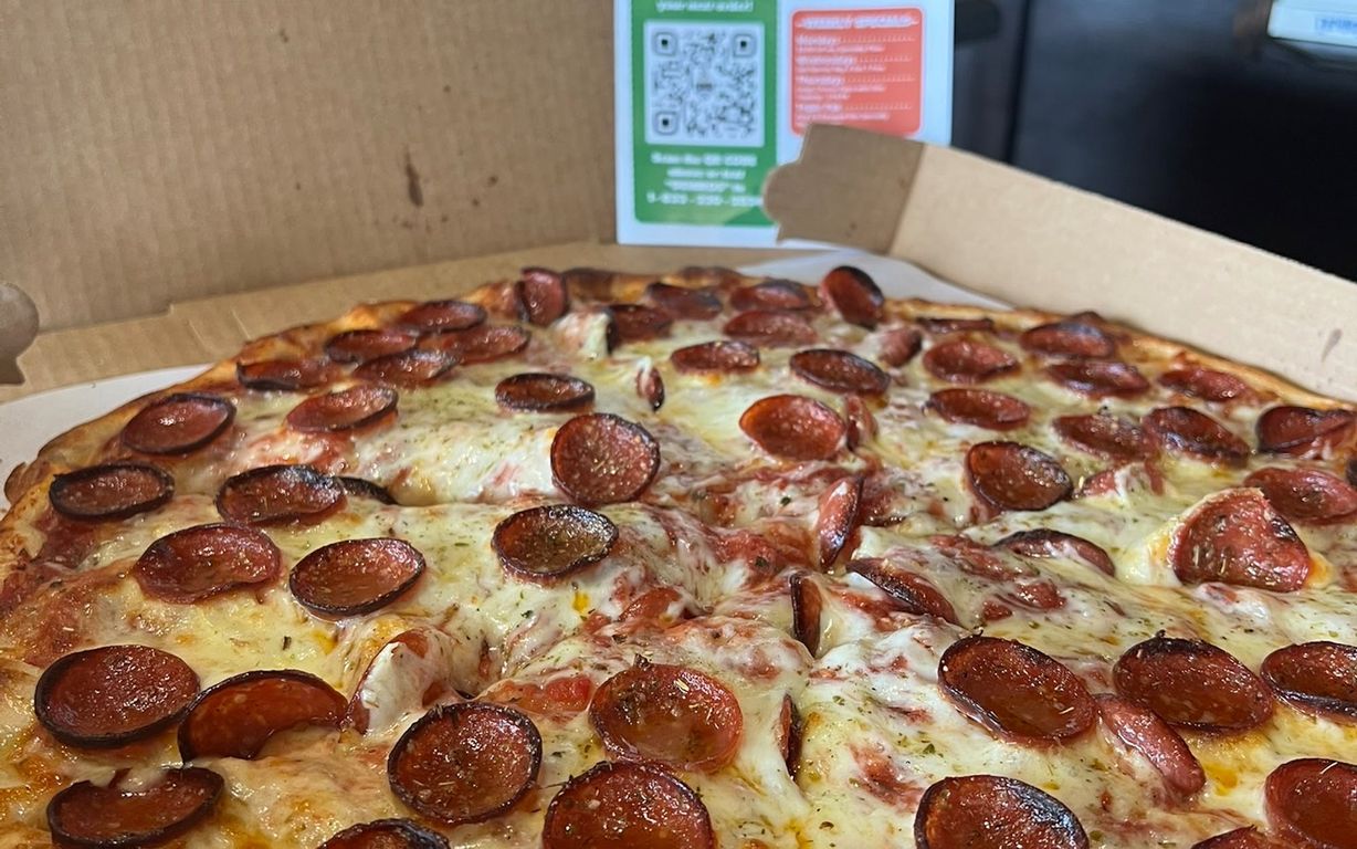 THURSDAY LRG CHEESE & 1 TOPPING at Deniro`s Pizzeria in Depew, NY 14043 | YourMenu® Online Ordering