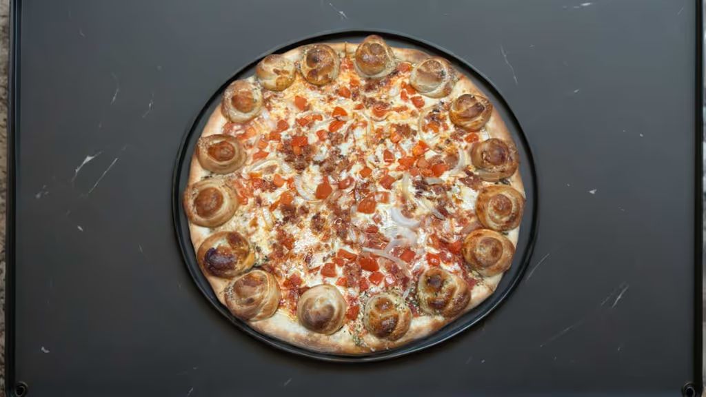 14" Garlic Knot Pizza at Mama’s Pizza Express (Huntersville) in Huntersville, NC 28078 | YourMenu® Online Ordering