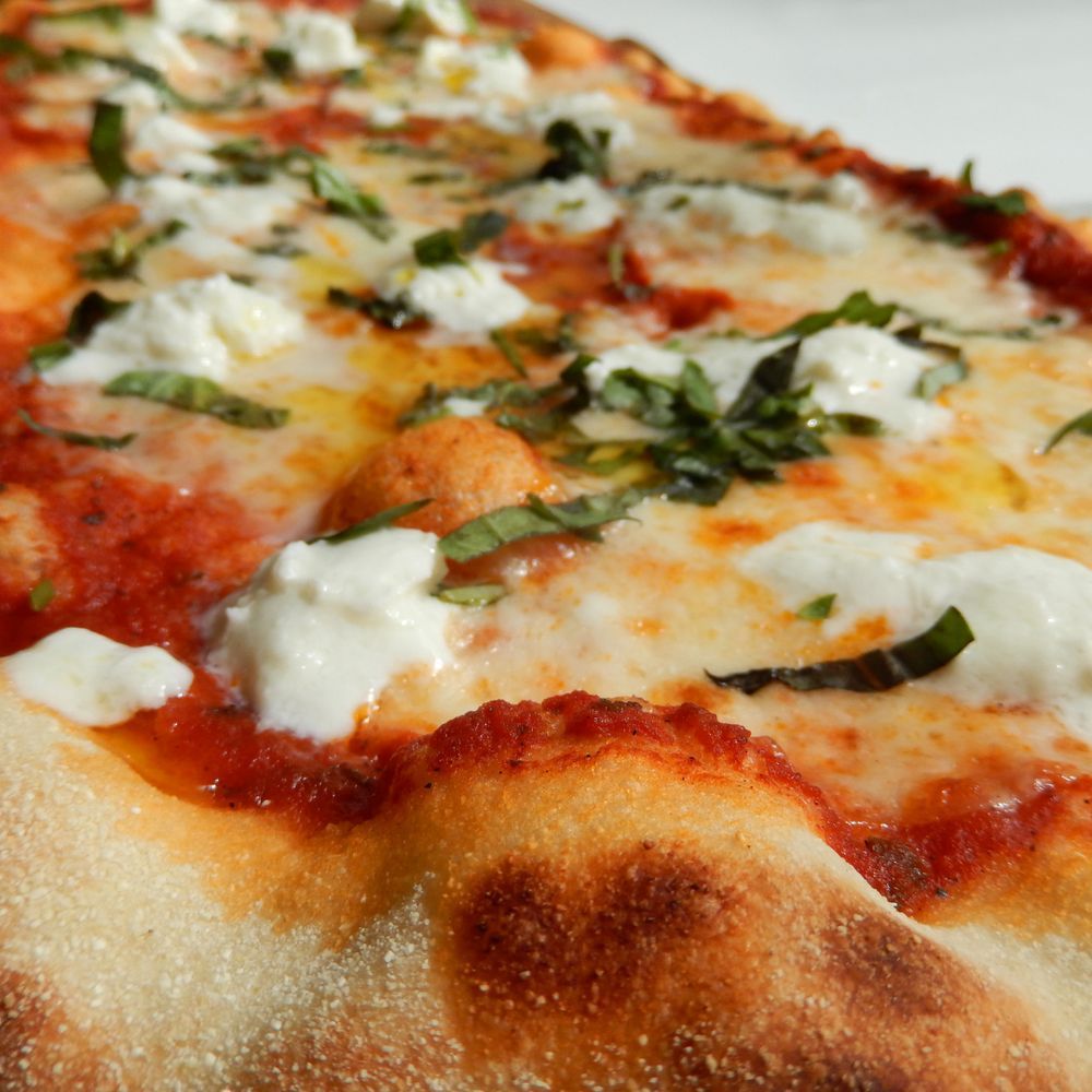 MEDIUM 12' PIZZA MARGARITA at MANHATTAN PIZZA PLACE in HIALEAH, FL 33016 | YourMenu® Online Ordering