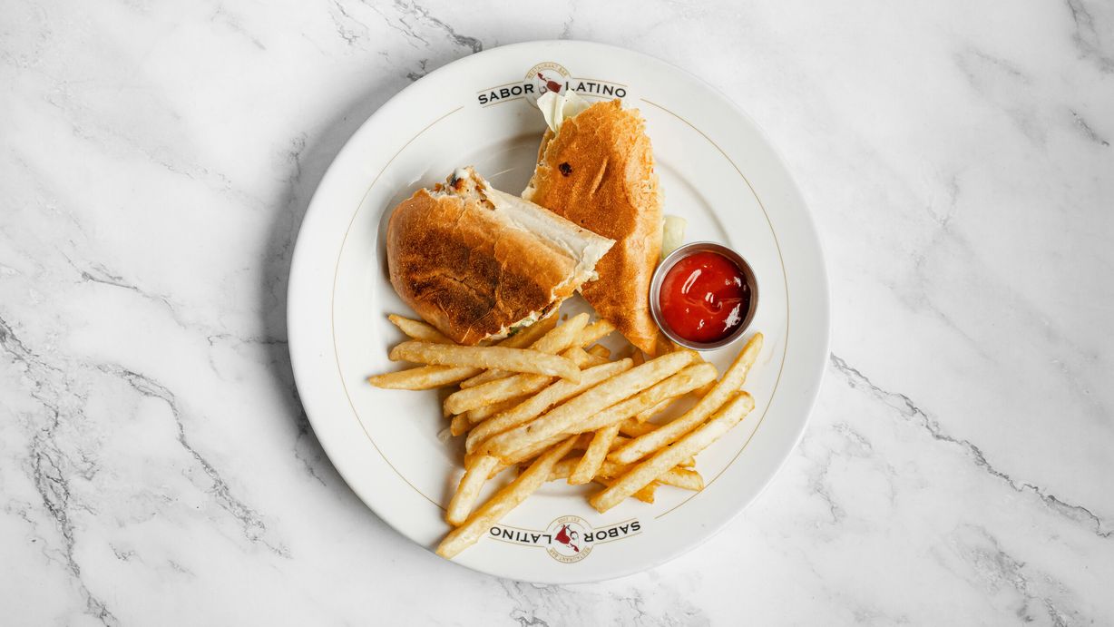 SANDWICH DE POLLO O DE CARNE at Sabor Latino Restaurant | Boynton Beach in Boynton Beach, FL 33426 | YourMenu® Online Ordering