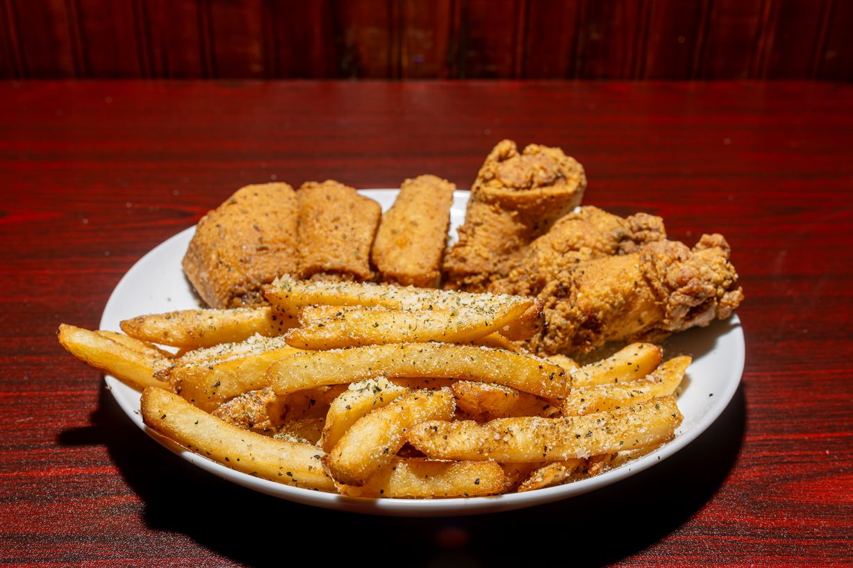 Plain Wings / Alitas de Pollo at Andrew's Restaurant in Suitland, MD 20746 | YourMenu® Online Ordering