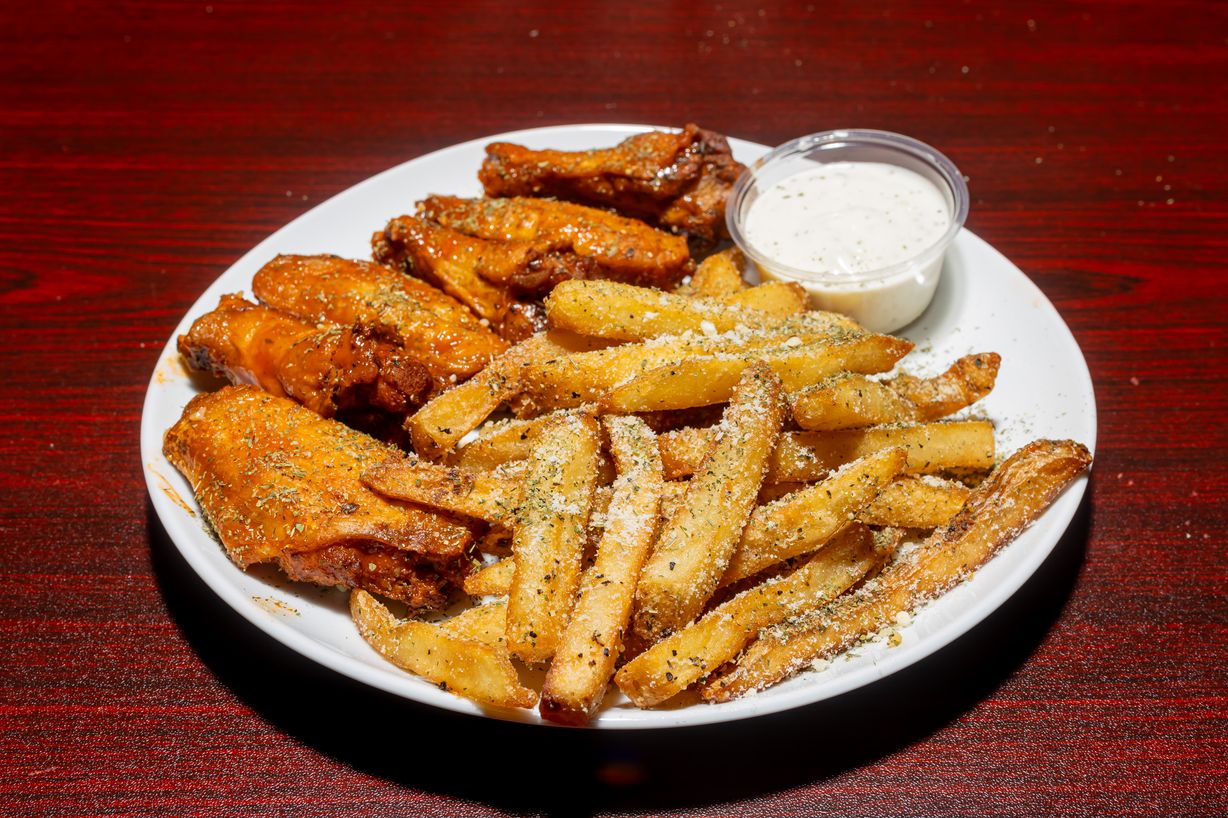 Buffalo Wings / Alitas Buffalo at Andrew's Restaurant in Suitland, MD 20746 | YourMenu® Online Ordering
