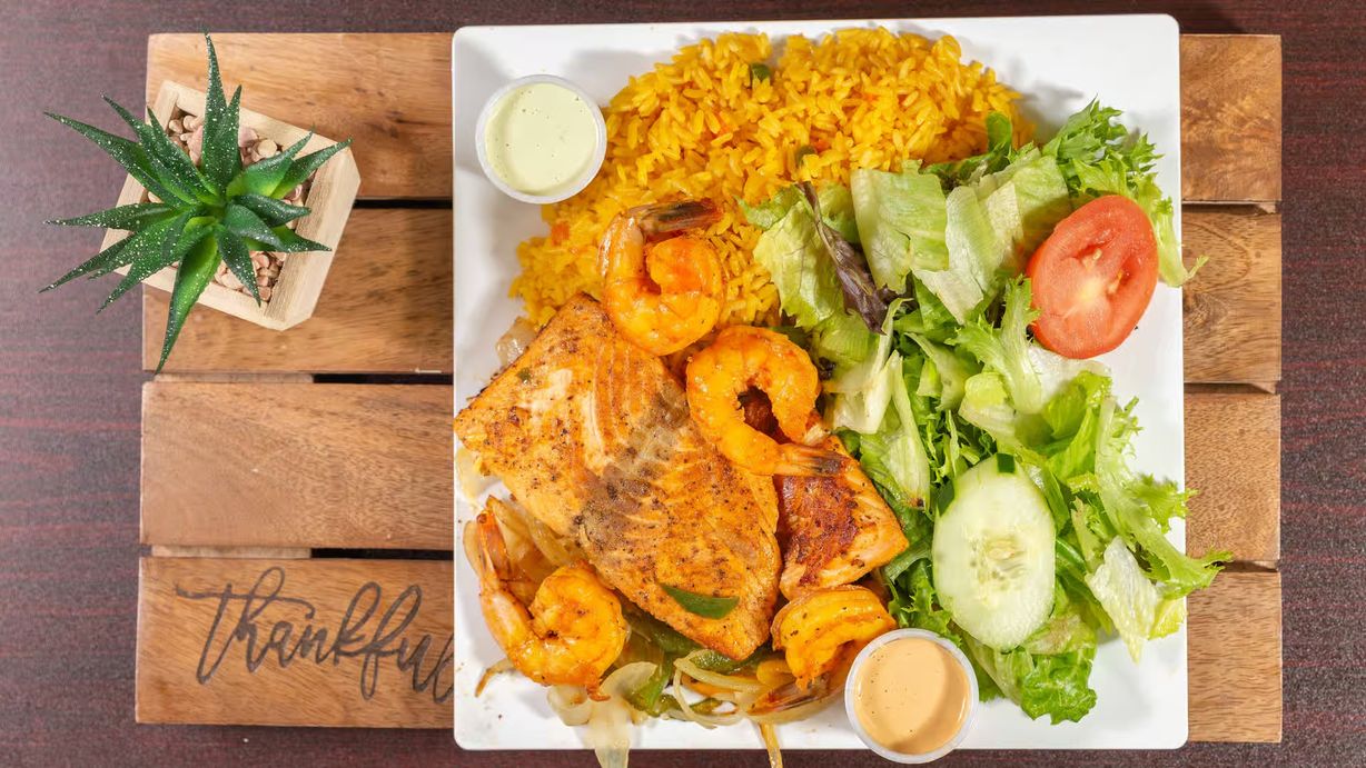 Ensalada Salmon at Silvestre Chicken & Seafood in Bowie, MD 20720 | YourMenu® Online Ordering