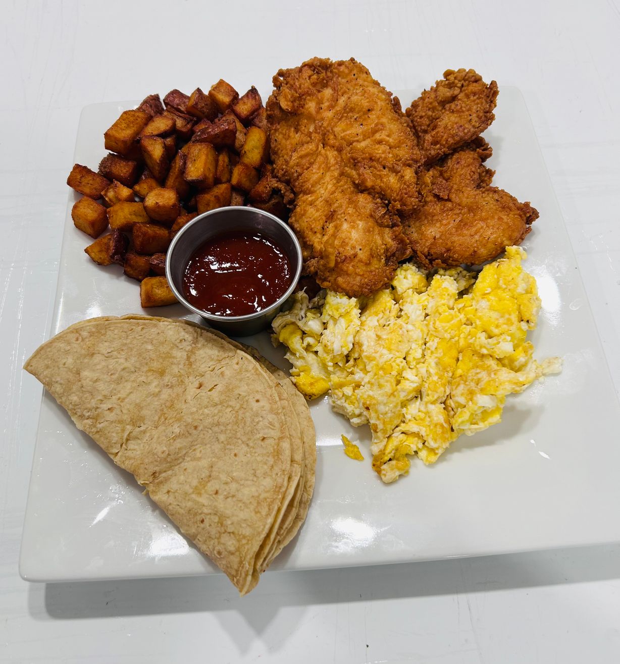 Fried chicken platter at JD SABOR REAL in Woodstock, GA 30188 | YourMenu® Online Ordering