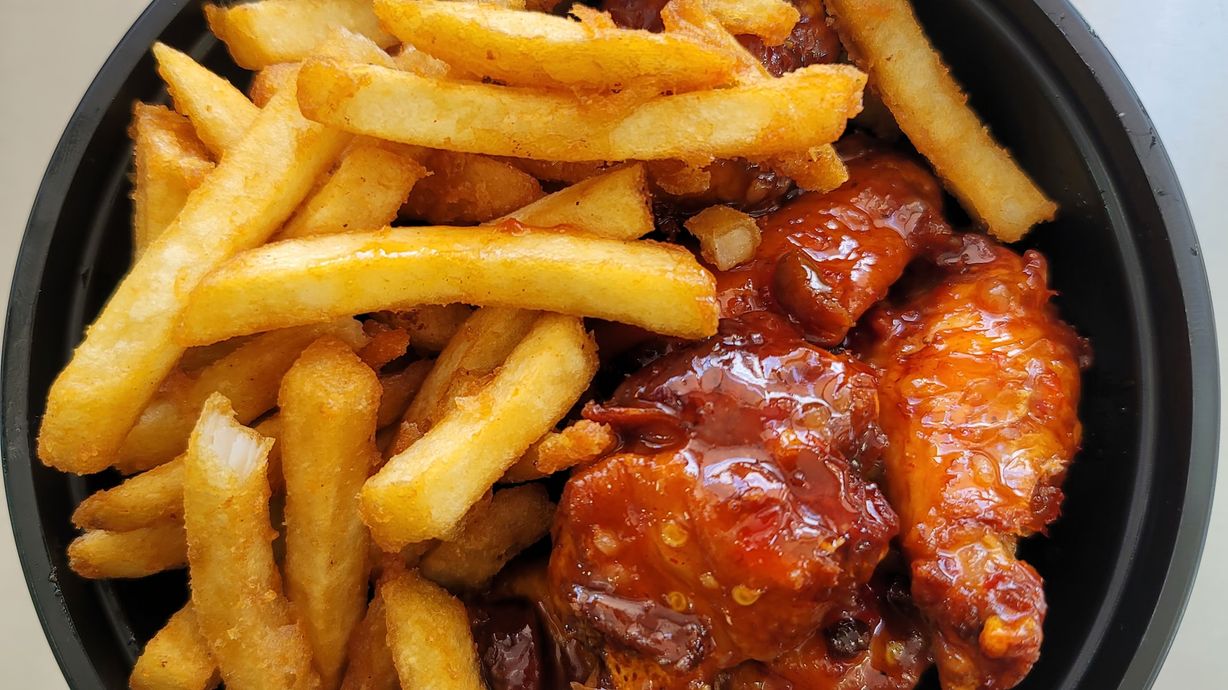 6 Pcs Wings at PAUL'S UNIQUE GOURMET in MIAMI, FL 33168 | YourMenu® Online Ordering