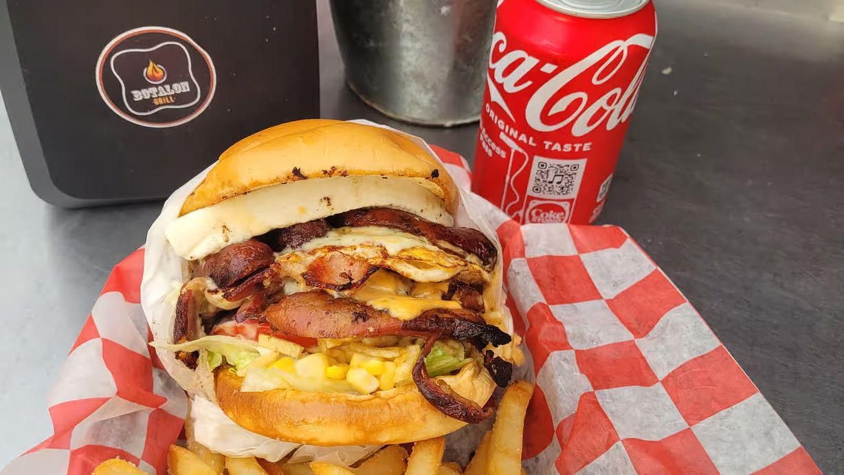 Hamburguesa Mixta Carne Asada at Botalon Grill Brandon in Brandon, FL 33510 | YourMenu® Online Ordering