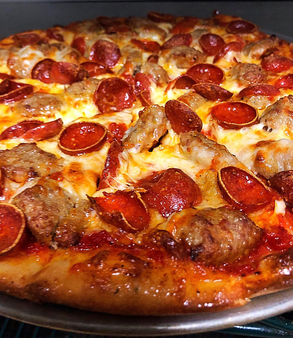 12 Cut Round X- Large Specialty Pizza at HANDLEBAR CAFE in BUTLER, PA 160027724 | YourMenu® Online Ordering