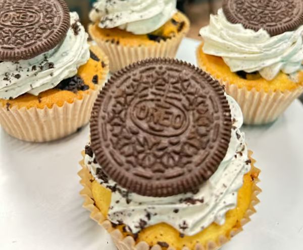 6 Pack Cupcakes at Antonio's Bakery and Macarons in New Windsor, NY 12553 | YourMenu® Online Ordering