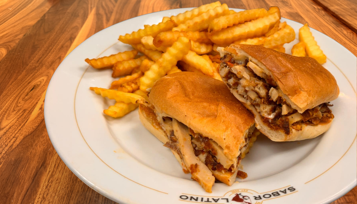 SANDWICH DE MILANESA DE POLLO at Sabor Latino Restaurant | Boynton Beach in Boynton Beach, FL 33426 | YourMenu® Online Ordering